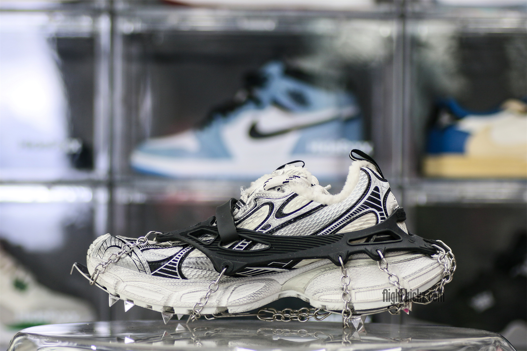 B@lenciag* 3XL Ski Sneaker in White (Removable footwear chains)