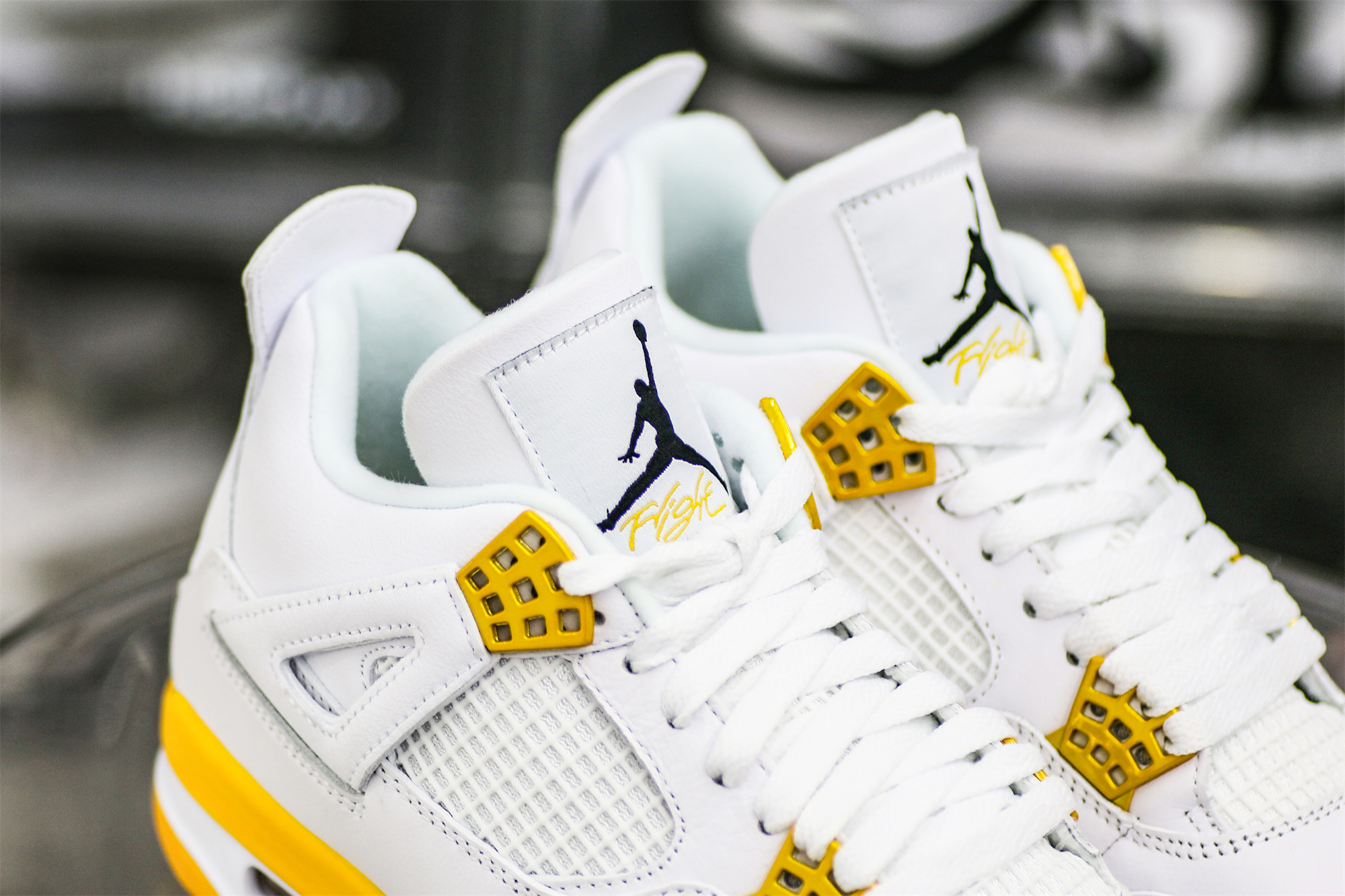 Air Jordan 4 Retro ‘Vivid Sulfur’ Wms 2024