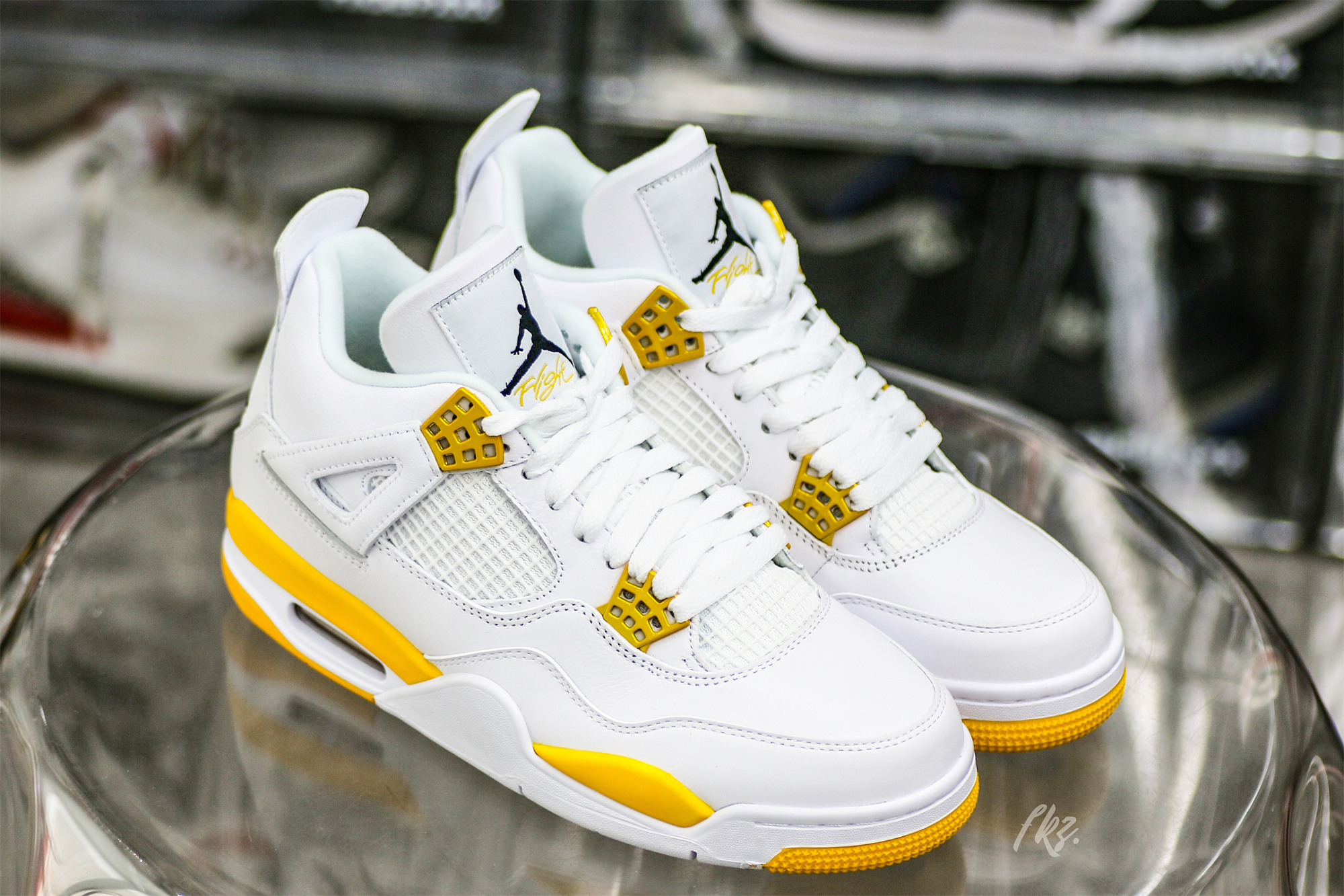 Air Jordan 4 Retro ‘Vivid Sulfur’ Wms 2024