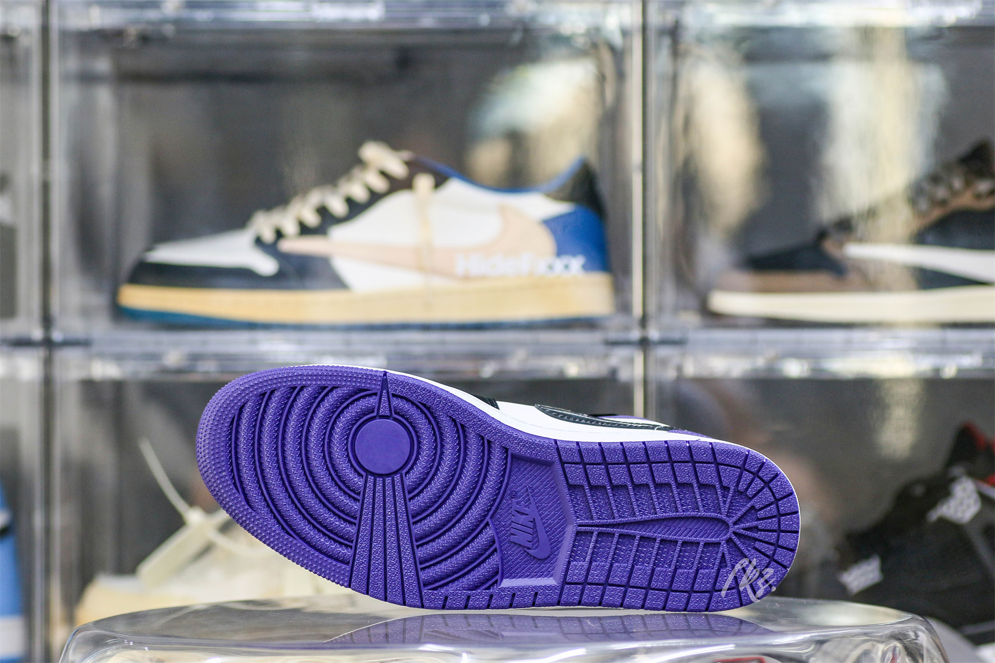 Jordan 1 Low Court Purple