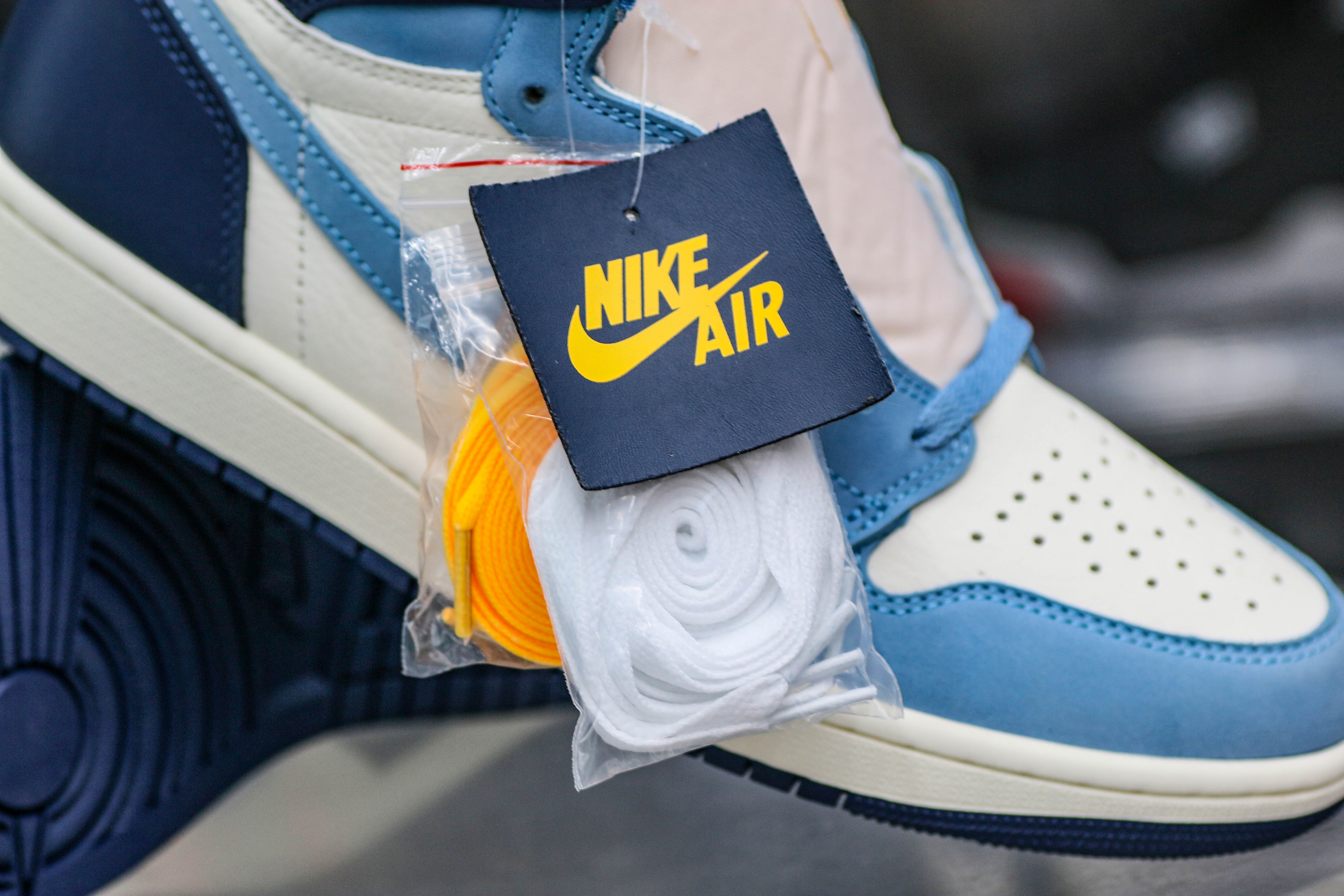 Air Jordan 1 High OG First in Flight WNMS