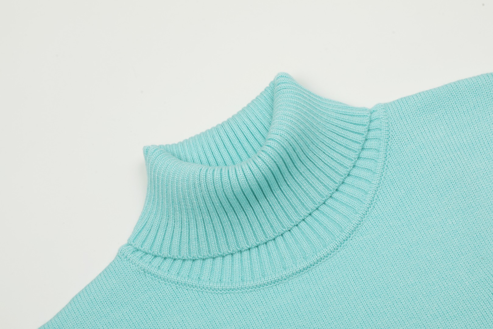 Am1 2024SS classic lake green jacquard big heart turtleneck sweater