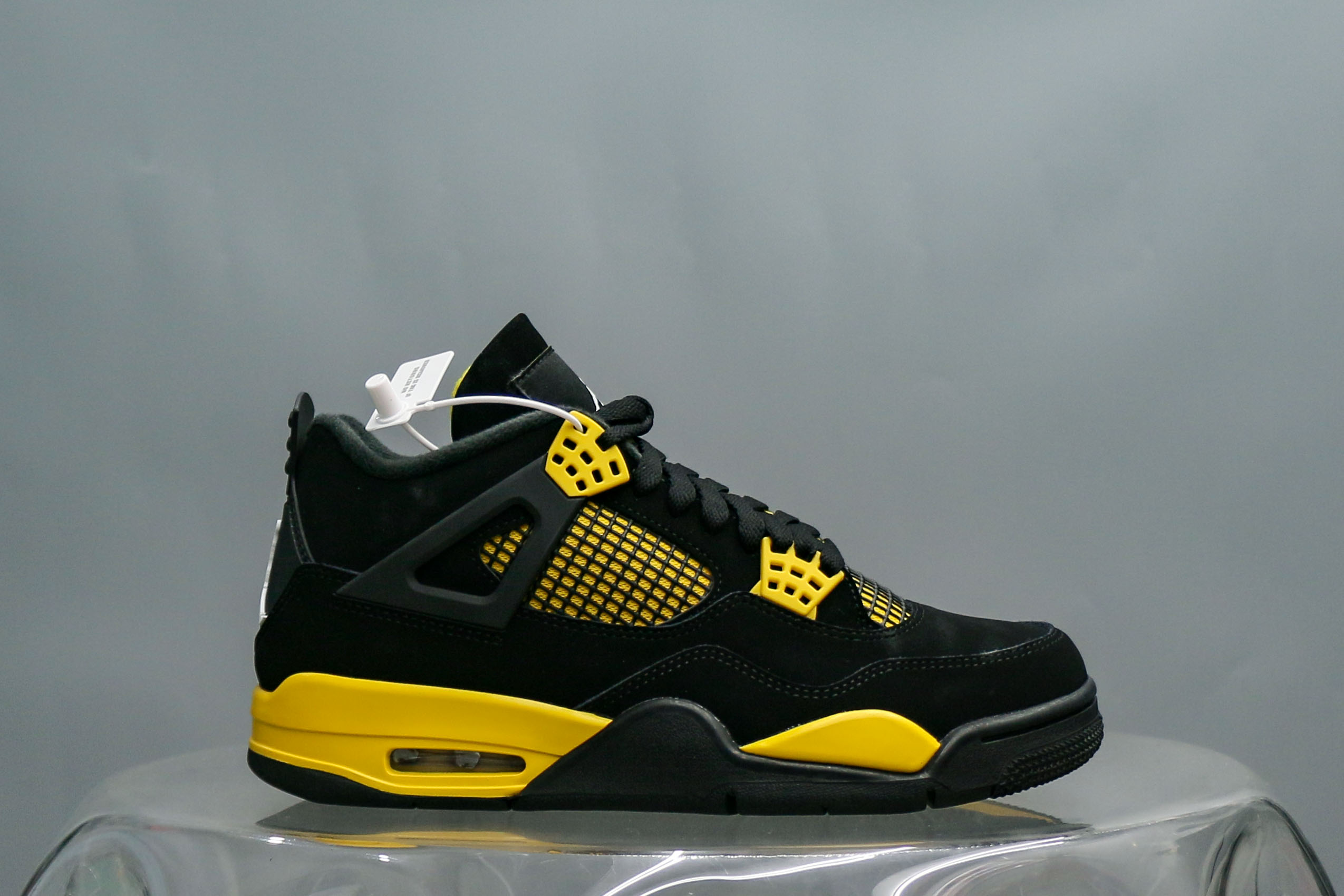 Jordan 4 Retro Thunder (2023) (A2 Batch)