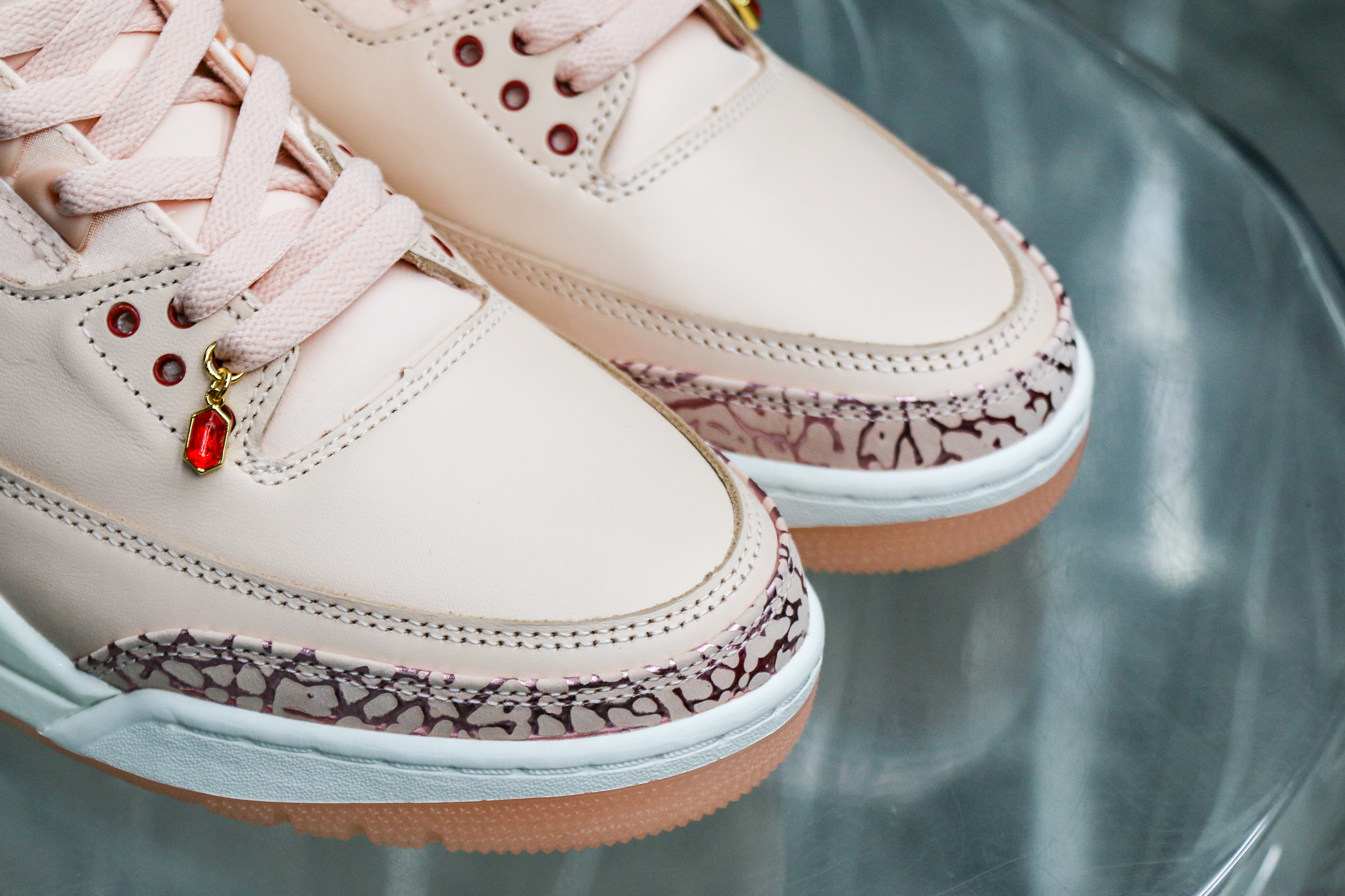 Air Jordan 3 Retro Valentine’s Day WMNS (2025)