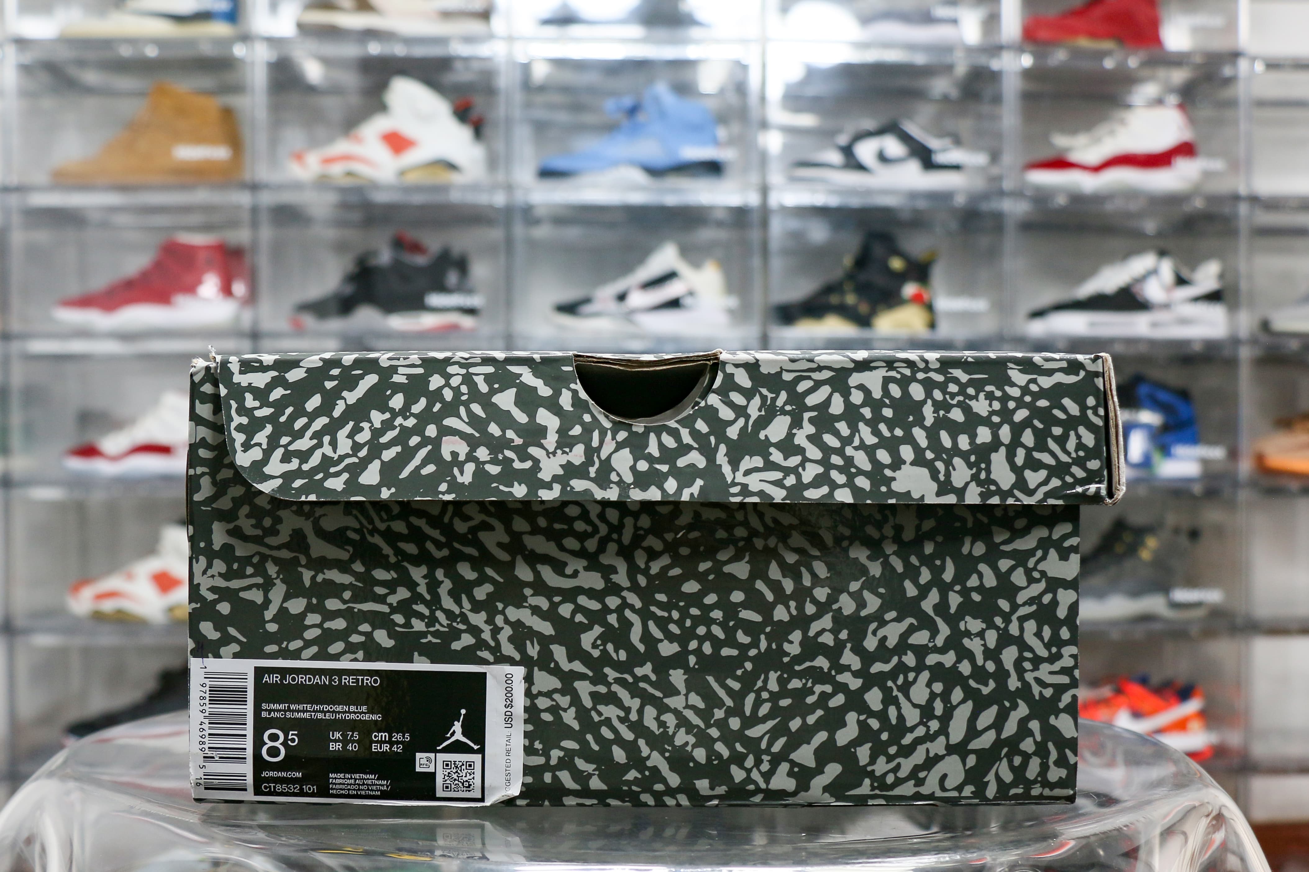 Air Jordan 3 Retro Lucky Shorts 2025