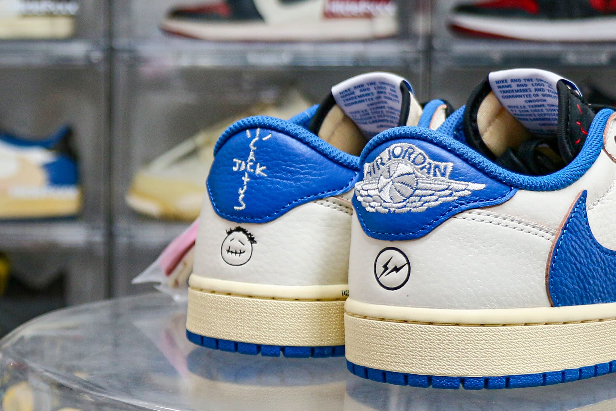 Travis Scott x Fragment x Air Jordan 1 Low OG (Ln5 A1)