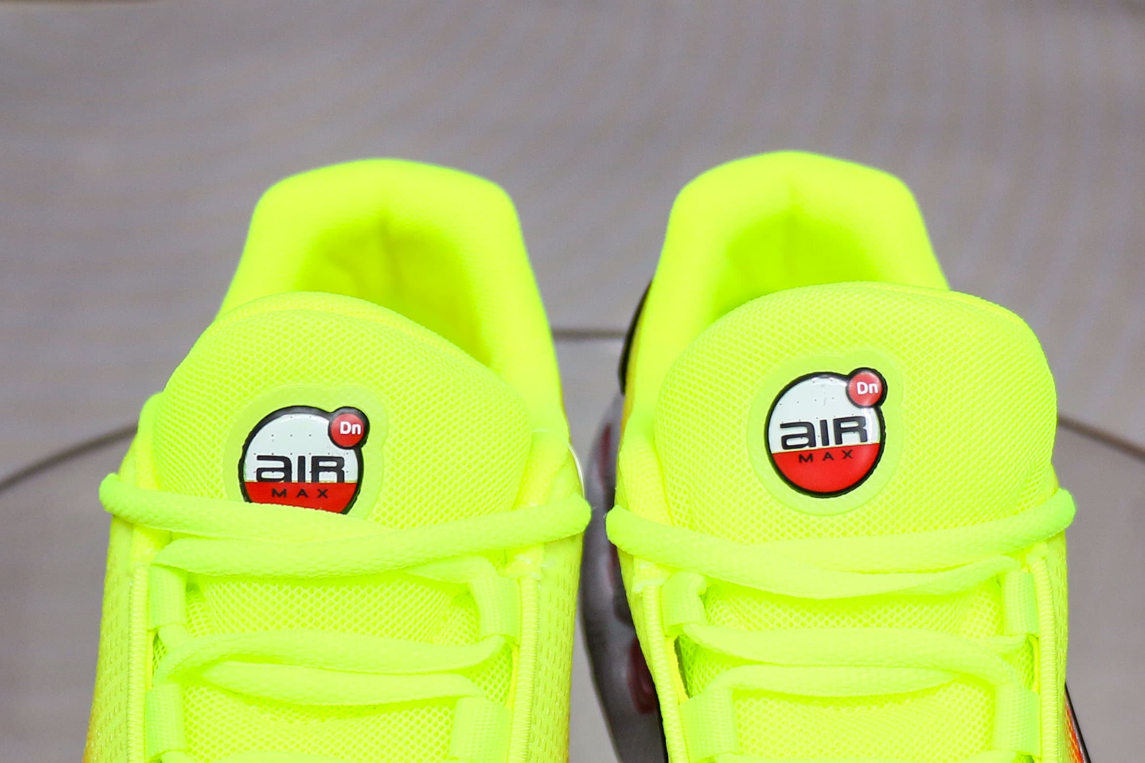 Air Max DN SE Cyber Bright Crimson